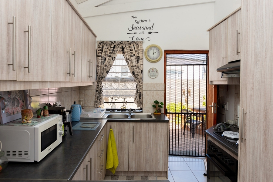 2 Bedroom Property for Sale in Laaiplek Western Cape